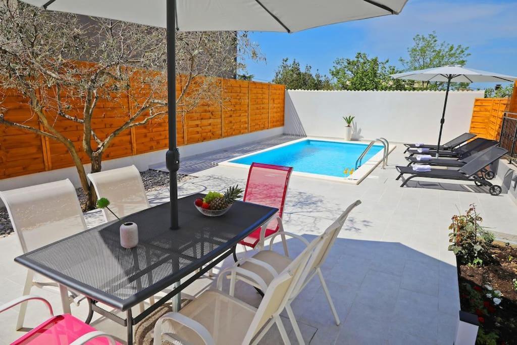 Luxury Apartment Petra With Private Pool Zadar Zewnętrze zdjęcie