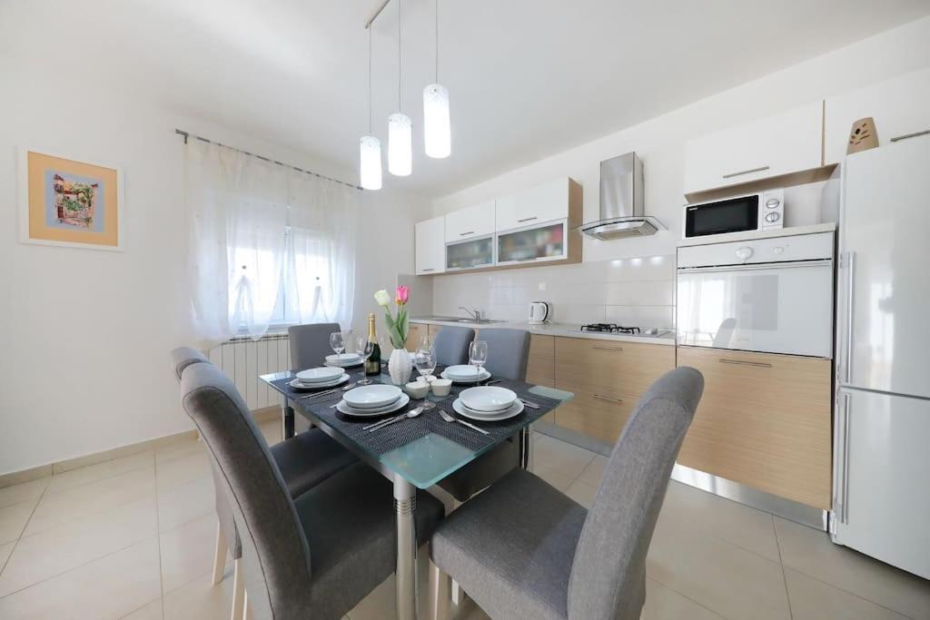Luxury Apartment Petra With Private Pool Zadar Zewnętrze zdjęcie